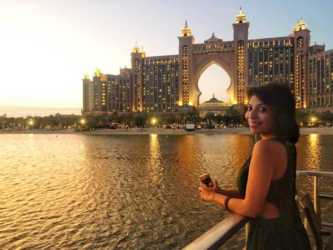 Dubai: Akşam Yemeği Eşliğinde Lüks Seyir ile Sınırsız İçki